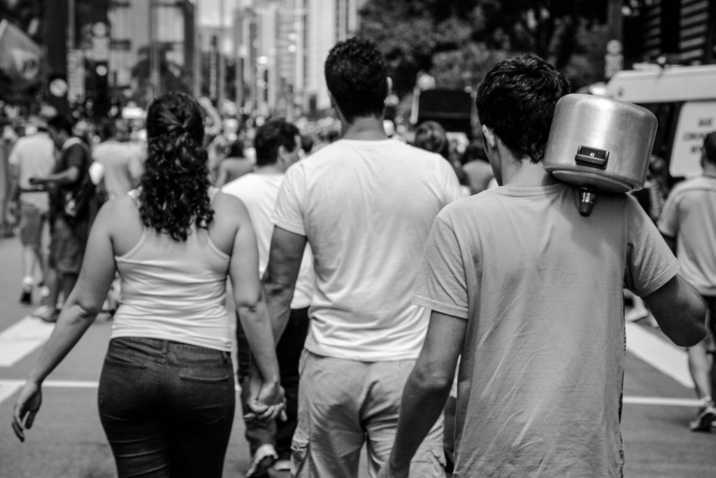 Na onda do panelaço do domingo (15 de março de 2015), manifestante foi para a Avenida Paulista neste dia 15 com panela de pressão. (Foto: Uriel Punk/Futura Press)