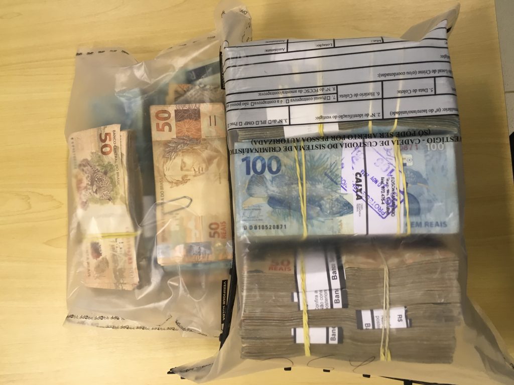 Dinheiro aprendido por volta de 300 mil reais