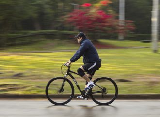 Ciclista no Parque do Ibirapuera